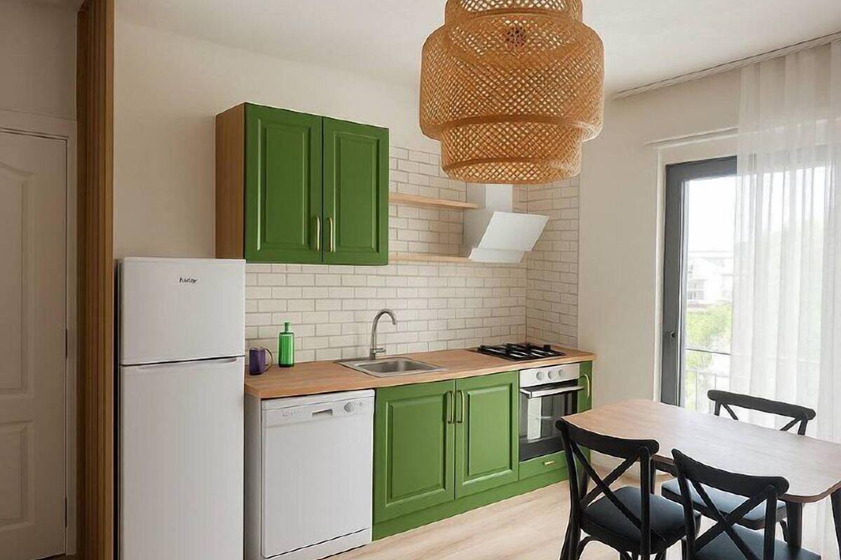 Coffee/tea maker, fridge, oven, stovetop