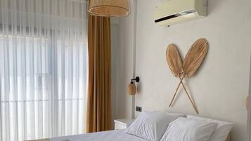 1 bedroom, premium bedding, desk, iron/ironing board