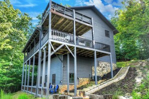 Exterior - Mountain Views Elevate Hot Tub Soaks, Coffee Sips, Firepit S'mores & Fun Games - Eagles View Ridge (Morganton)