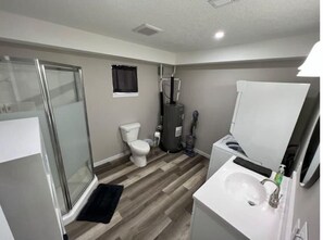 Towels, soap, toilet paper - Home In Eddyville (Eddyville)