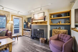 TV, fireplace, foosball, table tennis - Experience mountain views at Highridge A9, a cozy 2-bedroom retreat (Killington)
