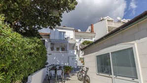 Unclassified image, 3 of 19, button - Apartments Mini - Parking (Bol)