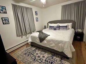 3 quartos, ferros/tábuas de passar roupa, berço de viagem