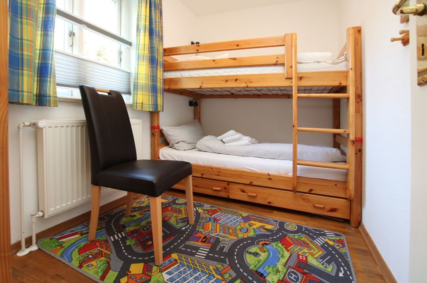 2 bedrooms, iron/ironing board, WiFi