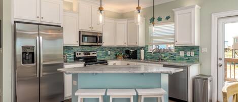 ثلاجة، ميكروويف، فرن، موقد طهي مسطح