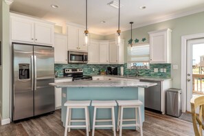 Fridge, microwave, oven, stovetop - Tidewater East | Gulf-Side Comfort & Style (Dauphin Island)