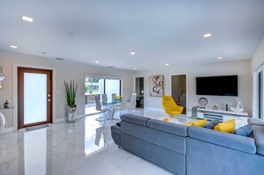 Smart TV, table tennis, stereo