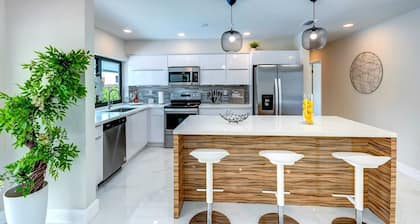 Tropical Miami/Heated pool/Basketball Court/Pin Pong Table/Patio Chess/Mini Golf