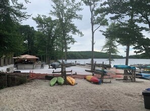 Beach - 2-bedroom vacation home just a 13-minute walk to Jack Frost Mountain Resort (Blakeslee)