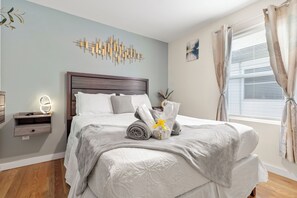 3 bedrooms, in-room safe, desk, iron/ironing board - Contemporary 3bds near NYC / EWR with free parking (Elizabeth)
