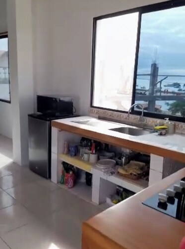 Walking distance to Playa de Oro and Mann Family size condo, wifi, ac,