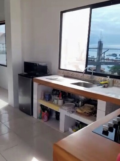 Walking distance to Playa de Oro and Mann Family size condo, wifi, ac,