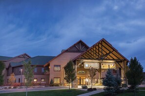 Exterior - 2 Bedroom Deluxe Condo w/ Kitchen, Sleeps 8, Waterpark, Glacier Canyon Resort!! (Baraboo)