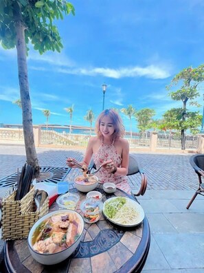 Daily buffet breakfast (VND 150000 per person)