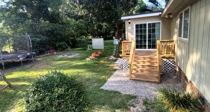 Private Cozy Room Getaway Golf Course View CCU, HGTC, CMC, 20 Restaurant 1 Min.