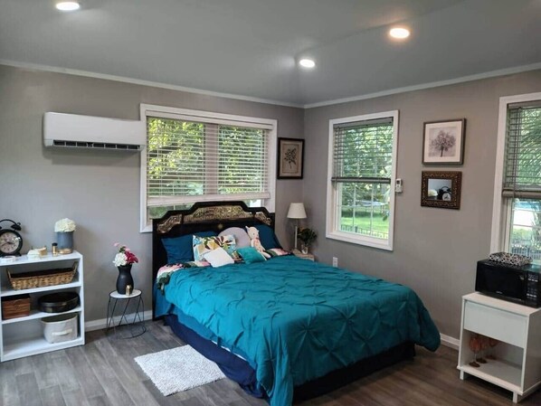 In-room safe, iron/ironing board, WiFi, bed sheets