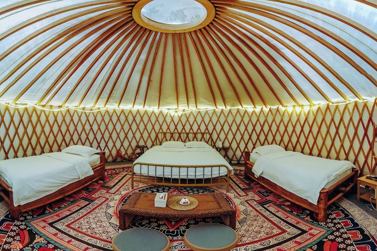 Yurt 6 | 高档床上用品、记忆海绵床垫、客房内保险箱、笔记本电脑工作区