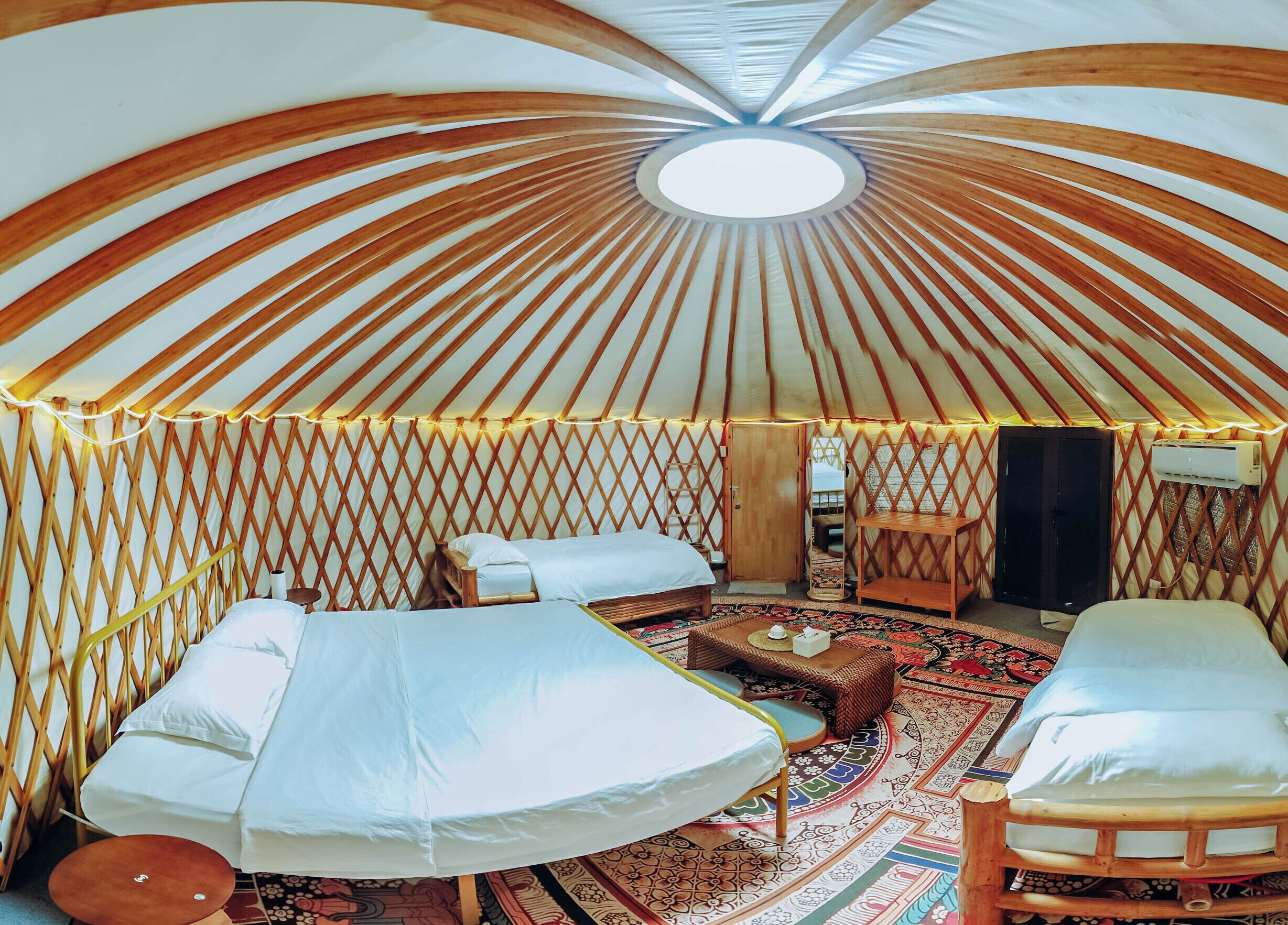 Traditionele tent | Luxe beddengoed, bedden met traagschuimmatrassen, een kluis op de kamer