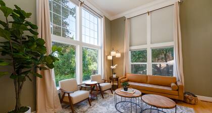 Luxury Home walking distance to Downtown