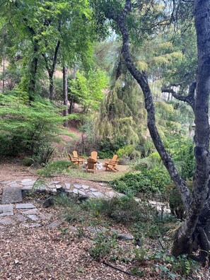 Terrace/patio - Luxury Home walking distance to Downtown (Ukiah)