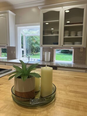 Interior - Luxury Home walking distance to Downtown (Ukiah)