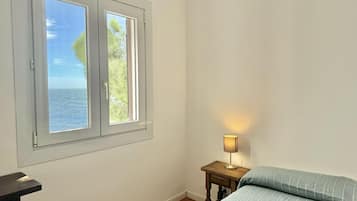 2 chambres, fer et planche à repasser