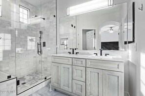 Shower, hair dryer, bidet, towels