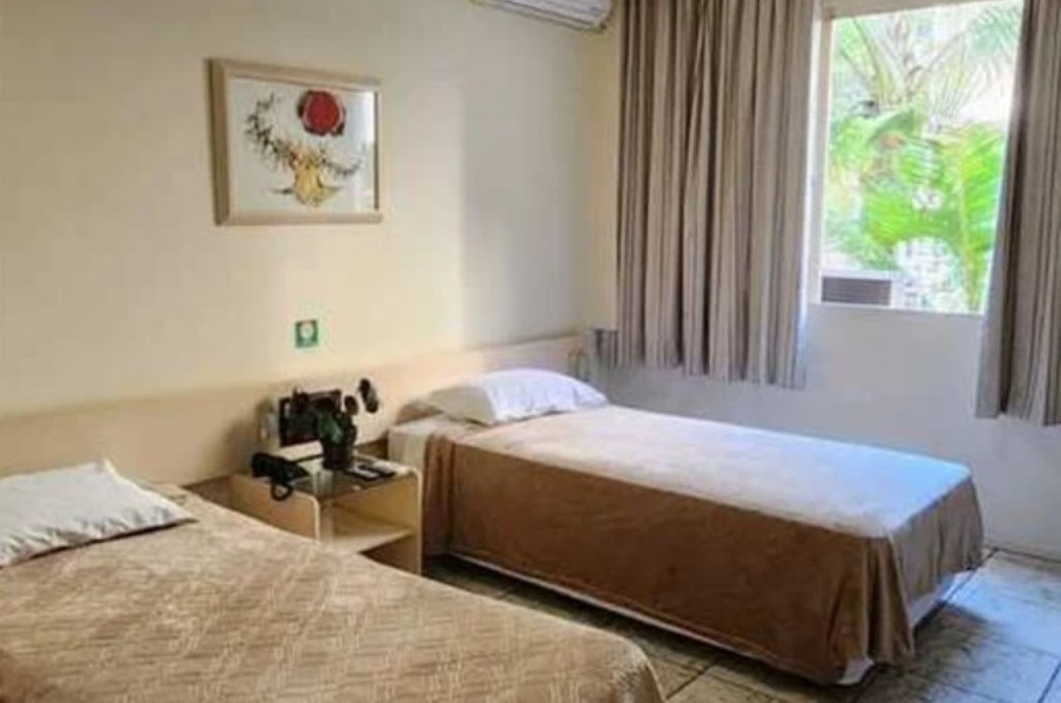 Travel cot, free WiFi, bed sheets