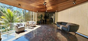 Flat-screen TV - Goldmen Business Londrina (Londrina)