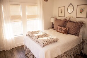 Bed sheets - MoonShiner Farm - Shiner TX (Shiner)