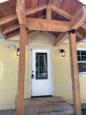 Exterior detail - Tranquility Riverview Cottage (Hoopa)