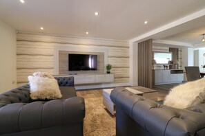 TV - Northumberland Luxury Stays - The Newland (Northumberland)