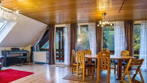 Dining - Holiday flat "am Talsee", with lake view, balcony and Wifi (Unterkirnach)