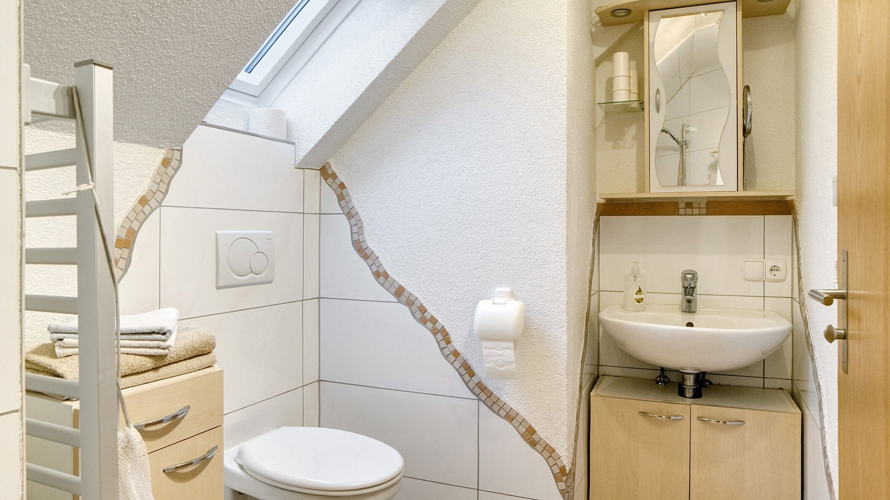 Douche, sèche-cheveux, serviettes fournies