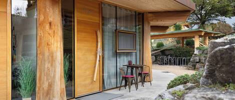 تناول الطعام بالخارج