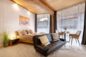 TV - Apartment '-2-die Zwei, Studio 35qm' with Private Terrace, Shared Garden and Wi-Fi (Rosenfeld)