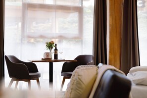 Interior - Apartment '-3-die Drei, Studio 35qm' with Private Terrace, Shared Garden and Wi-Fi (Rosenfeld)