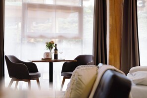 Interior - Apartment '-3-die Drei, Studio 35qm' with Private Terrace, Shared Garden and Wi-Fi (Rosenfeld)