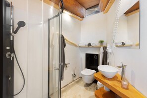 Shower, hair dryer, towels - Studio Apartment '-5-die Fünf,  25qm' with Private Terrace, Shared Garden and Wi-Fi (Rosenfeld)