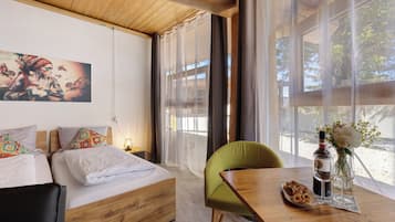 1 habitación, tabla de planchar con plancha, wifi gratis y ropa de cama