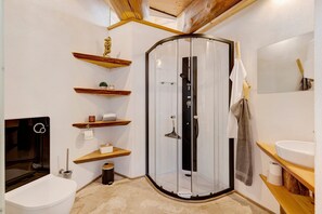 Dusche, Haartrockner, Handtücher