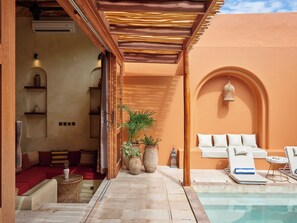 Una piscina cubierta