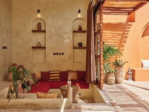 One Bedroom Superior Pool Villa | Coin séjour