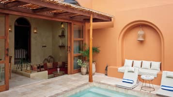 Kolam renang tertutup