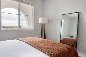 2 habitaciones, tabla de planchar con plancha, wifi y ropa de cama
