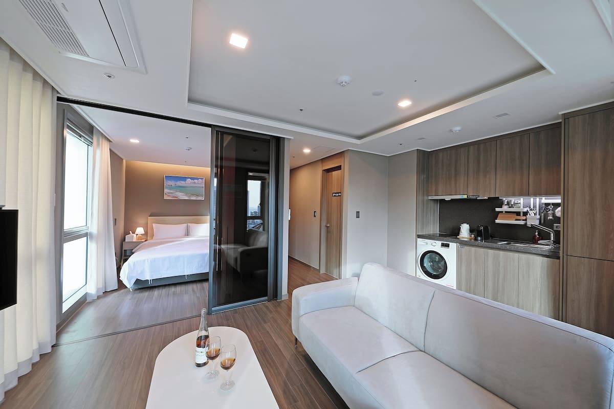 1 habitación, decoración personalizada y muebles diferentes