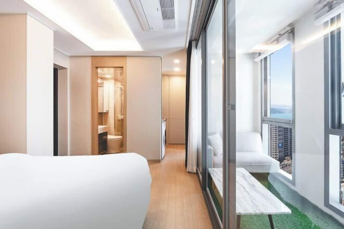 1 bedroom, individually decorated, individually furnished, soundproofing