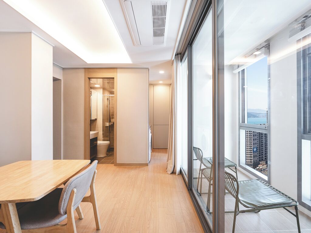 City Double | Living area | 45-inch flat-screen TV with cable channels, heated floors