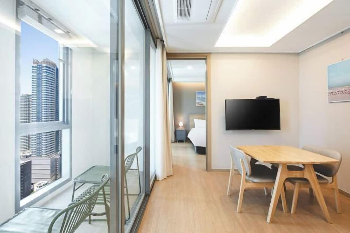 1 bedroom, individually decorated, individually furnished, soundproofing