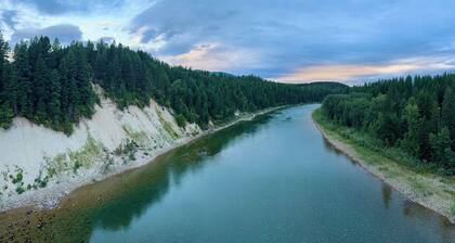 River views RV 7 miles from Glacier National Park